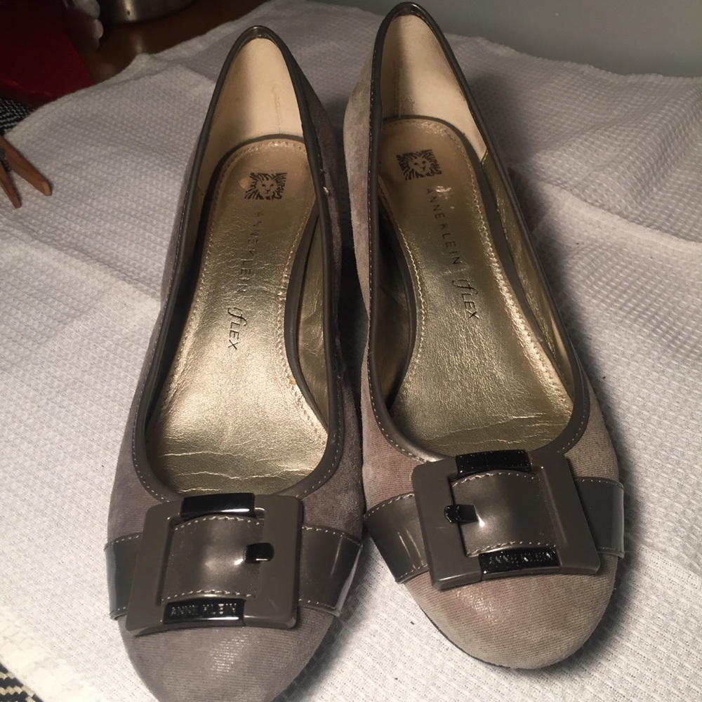 - Beautiful Anne Klein iflex pumps